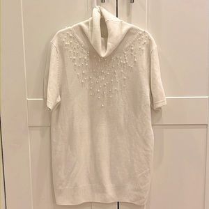 2/$15 Ivory short-sleeved knit cowl neck top 90 cm w/pearl & sequin design